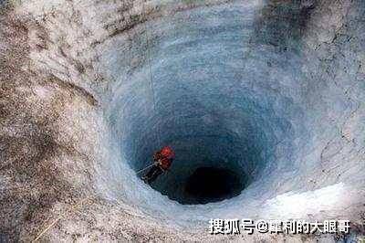 無底洞裹，四五春泽，艳丽妖娆迷惑人打一正确生肖，详细解答、构建解答解释落实
